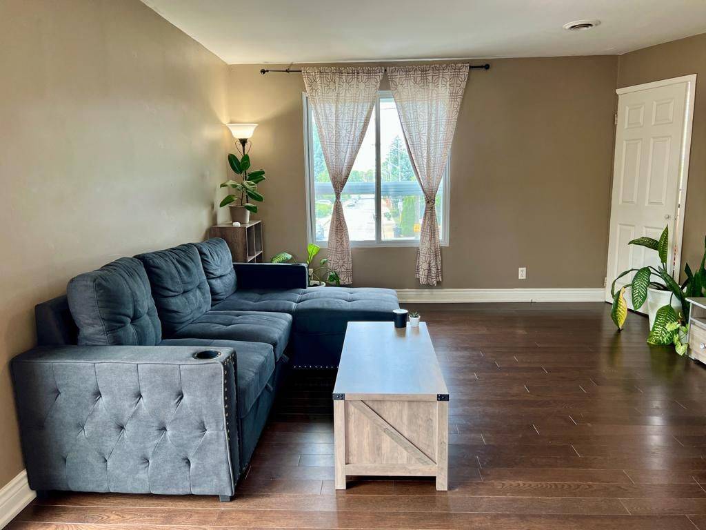 Toronto E04, ON M4B 2J4,983 Victoria Park AVE #2nd Floor