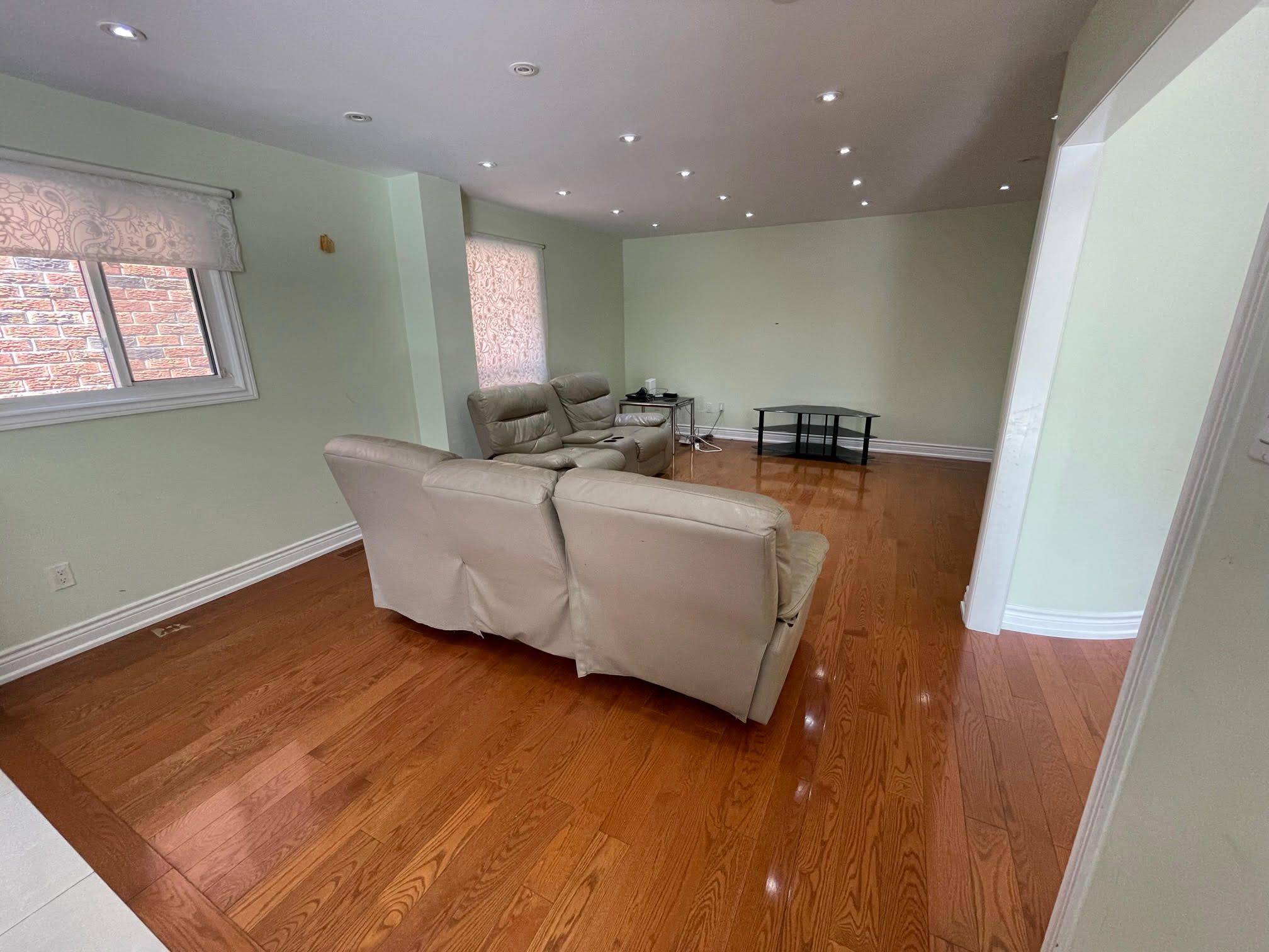 Toronto E07, ON M1V 3C6,47 Hillfarm DR