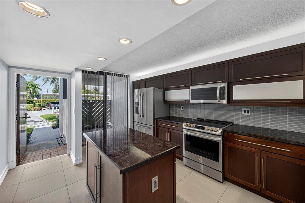 Pompano Beach, FL 33060,1100 SE 5th Ct #53