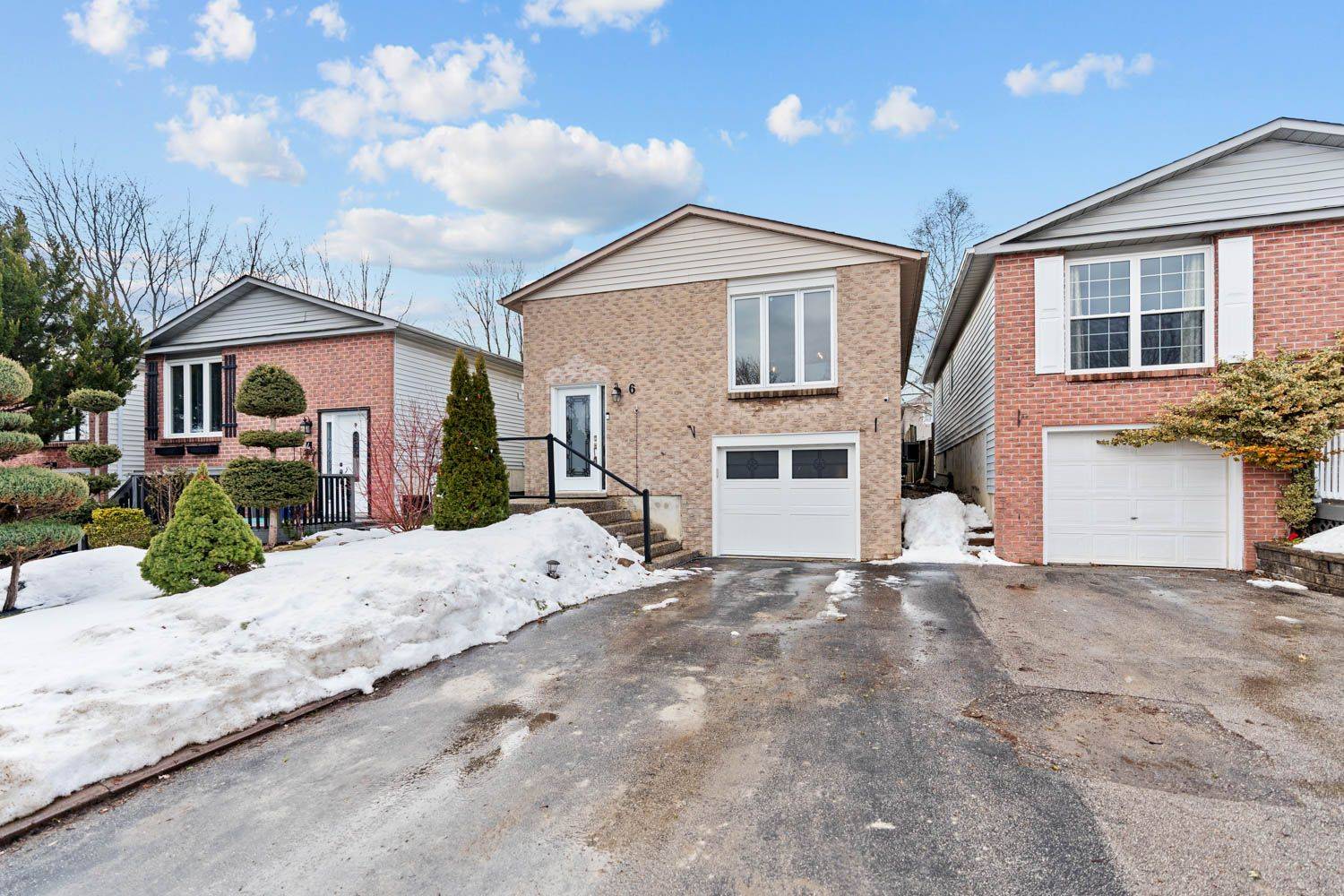 Bradford West Gwillimbury, ON L3Z 2H1,6 Longview DR