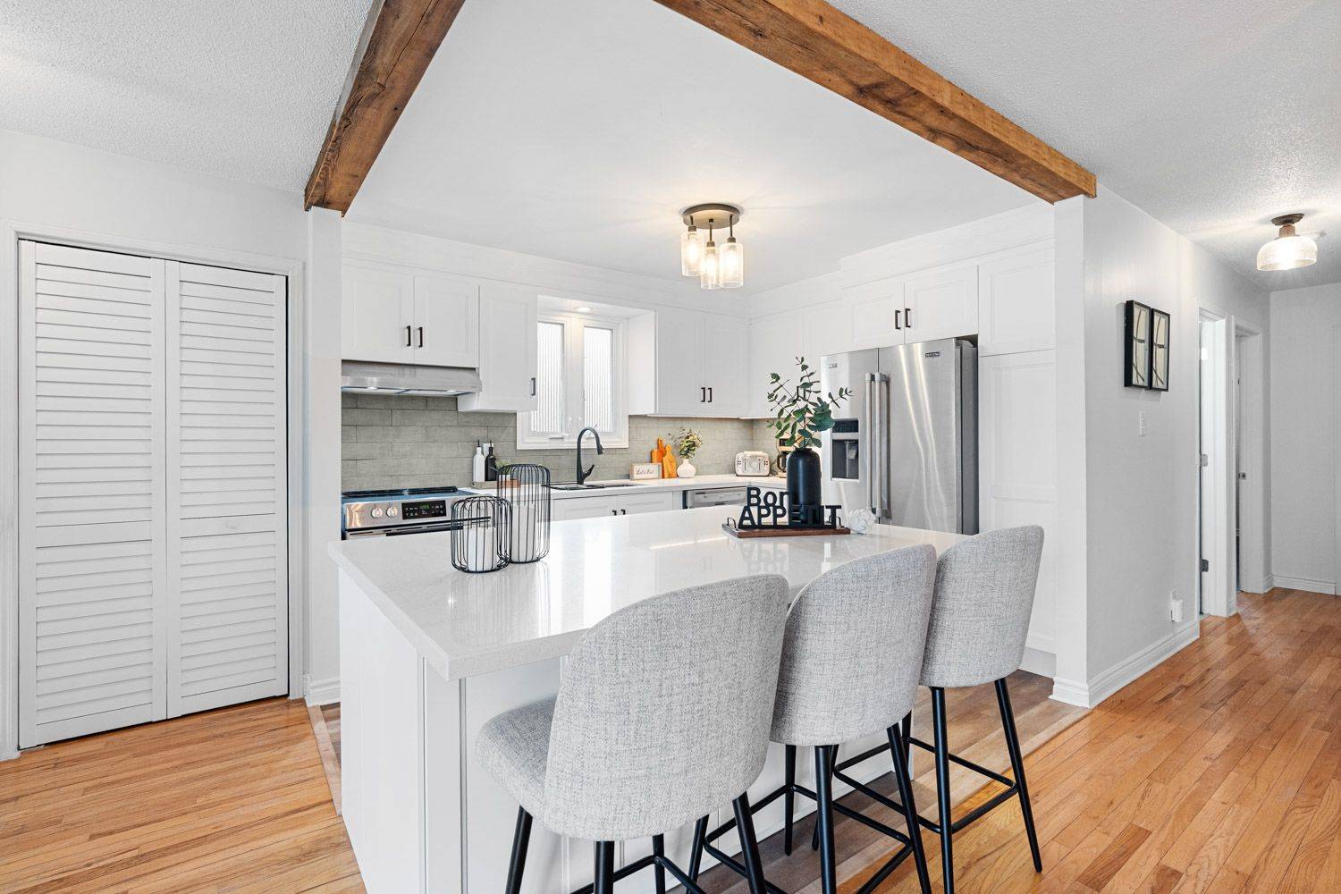 Bradford West Gwillimbury, ON L3Z 2H1,6 Longview DR