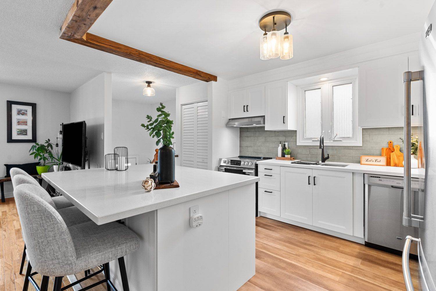 Bradford West Gwillimbury, ON L3Z 2H1,6 Longview DR