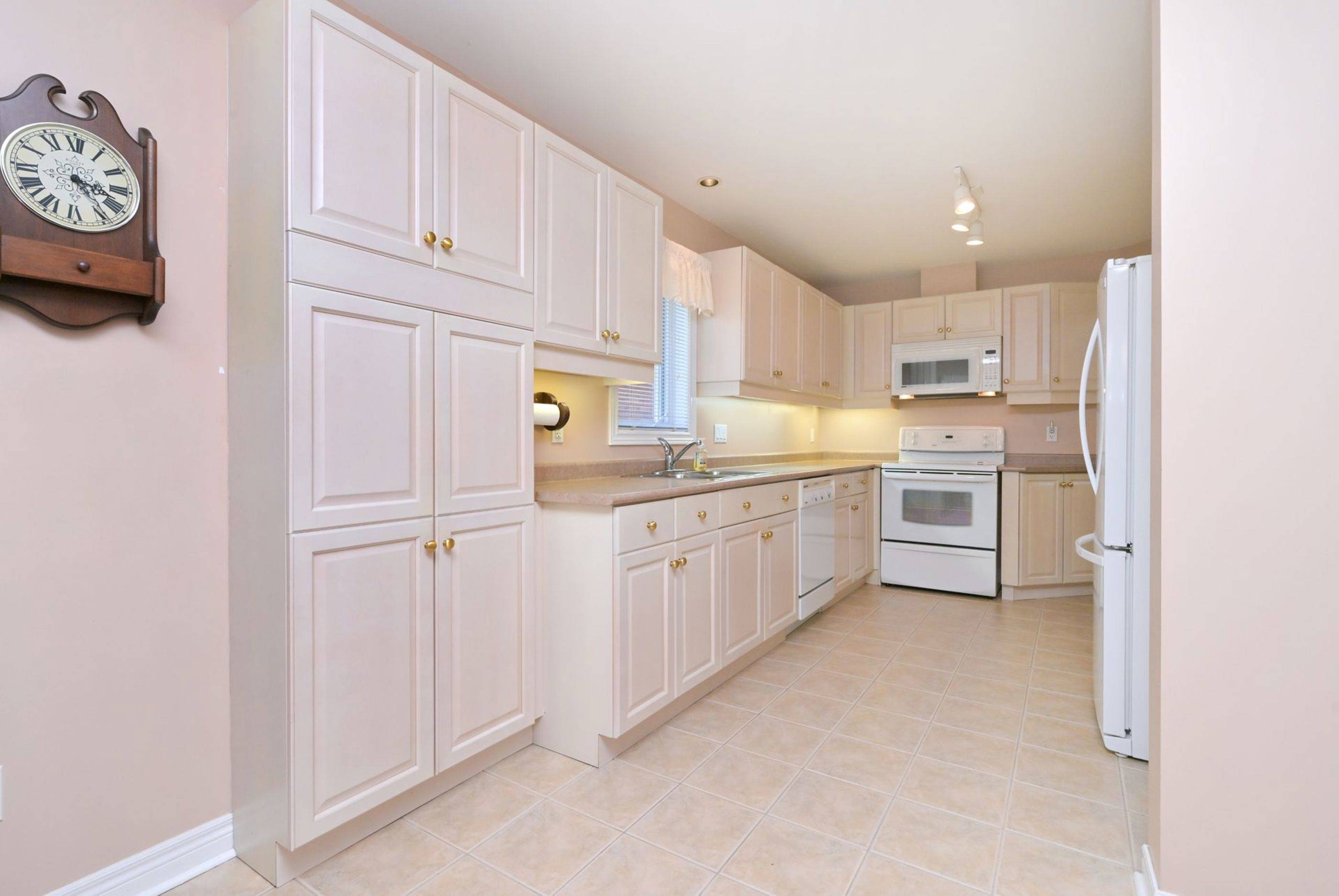 New Tecumseth, ON L9R 2E2,83 Bella Vista TRL