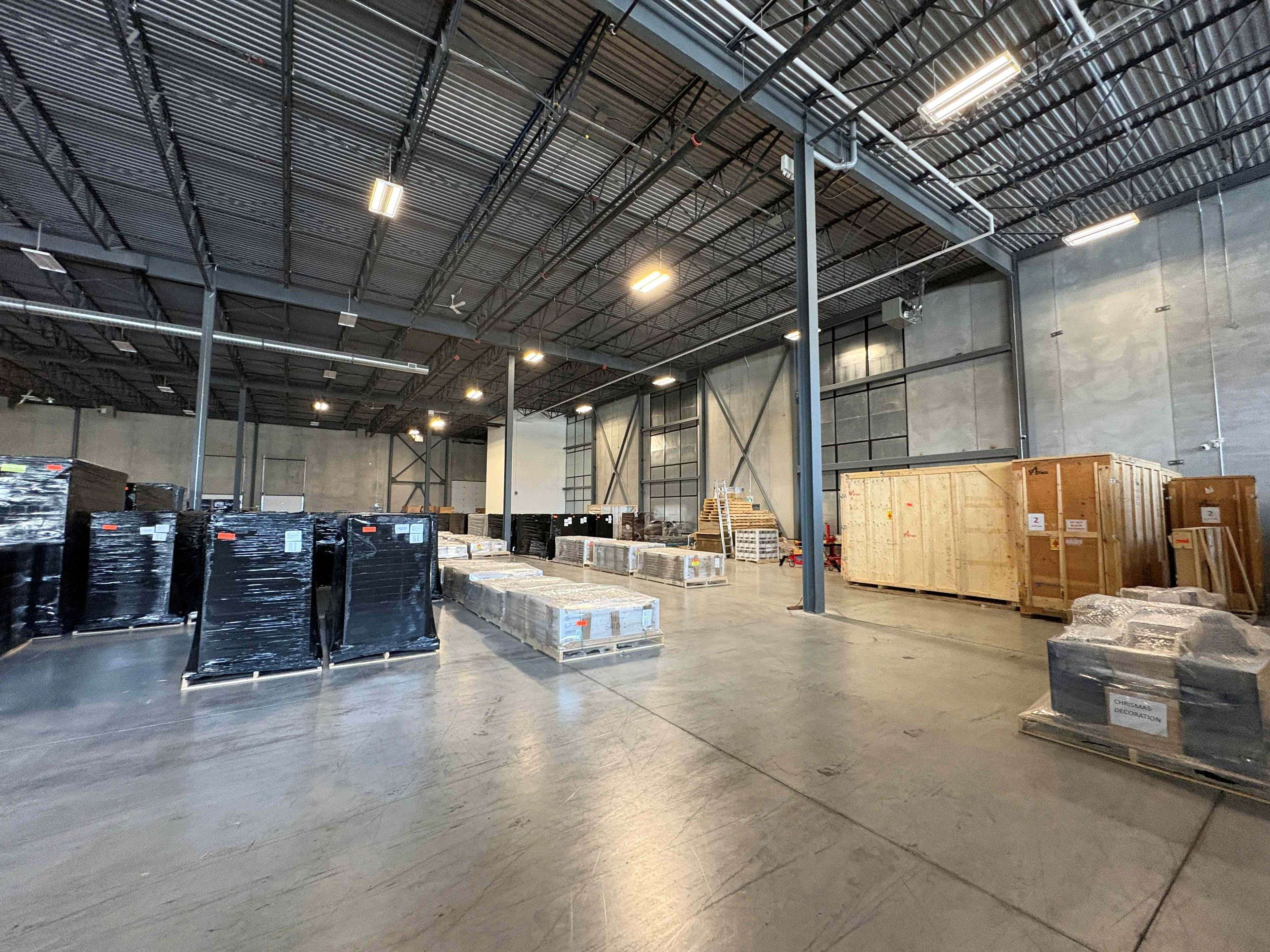 Aurora, ON L4G 7C7,400 First Commerce DR #3-6