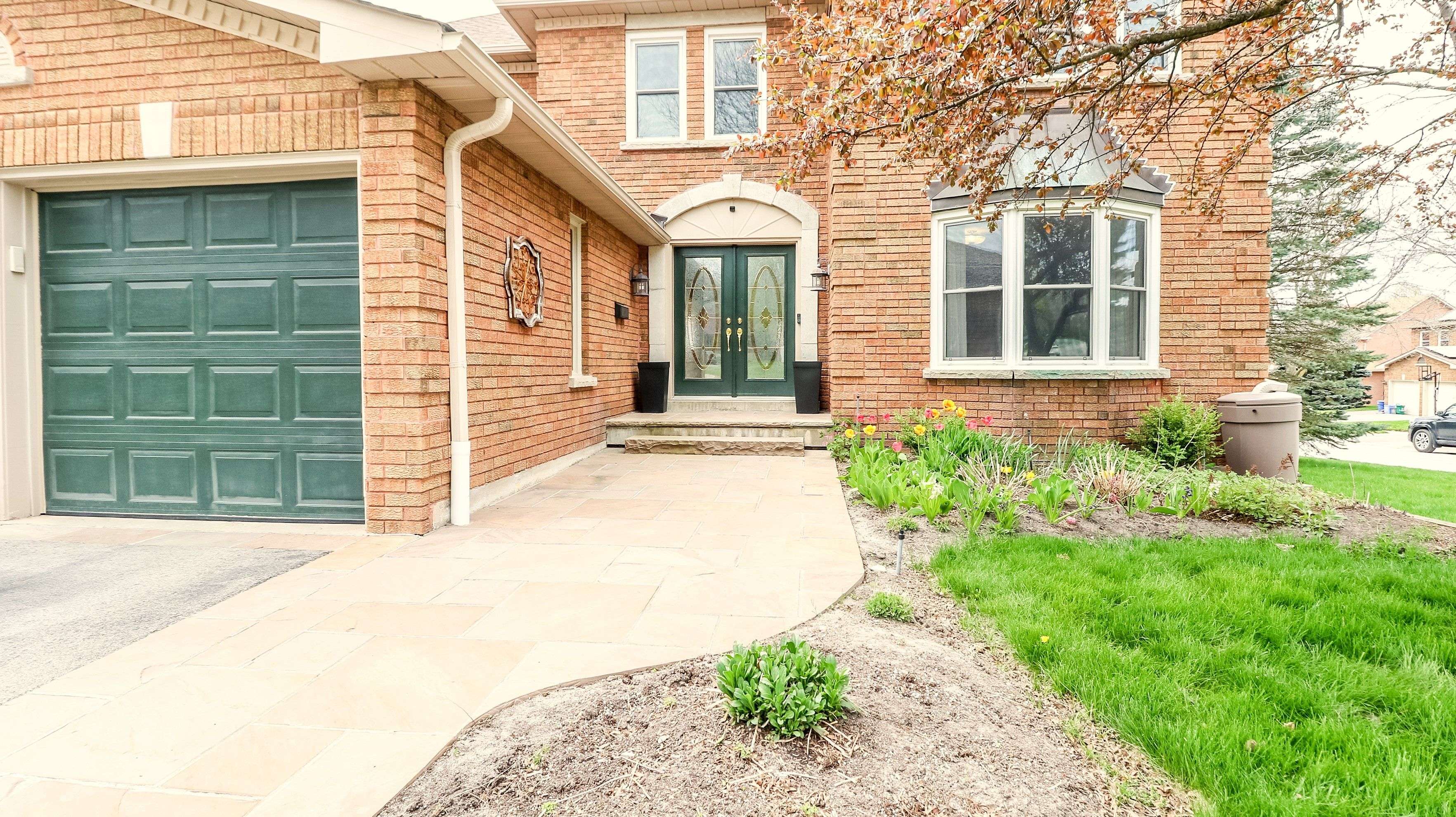 Barrie, ON L4N 7E9,37 Falling Brook DR