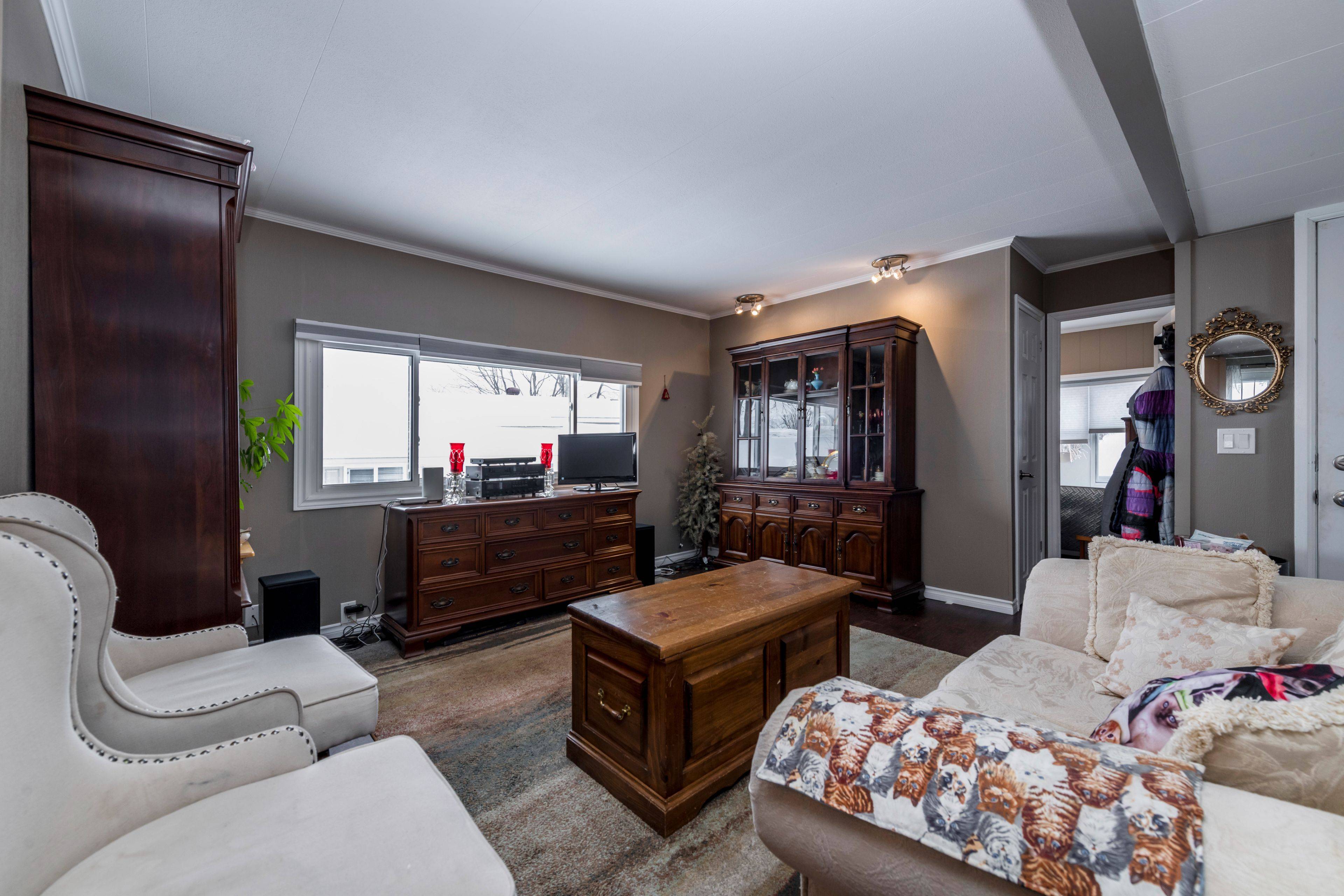 Oro-medonte, ON L0L 1T0,32 Cameron DR