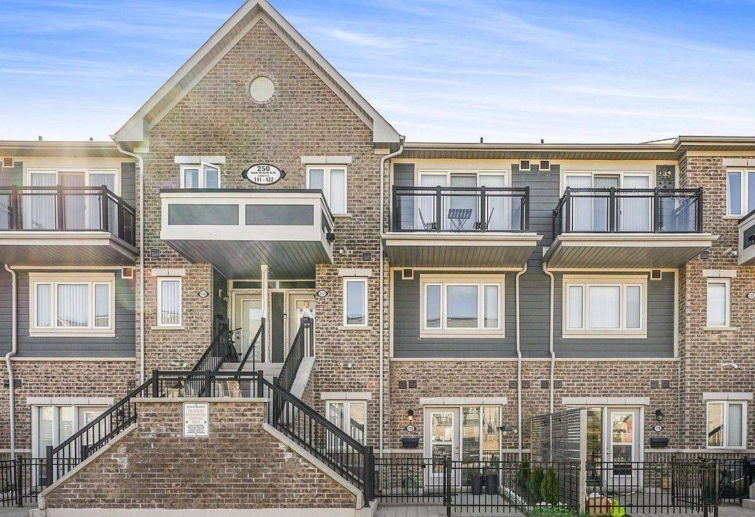 Brampton, ON L6R 3Y7,250 Sunny Meadow BLVD #118