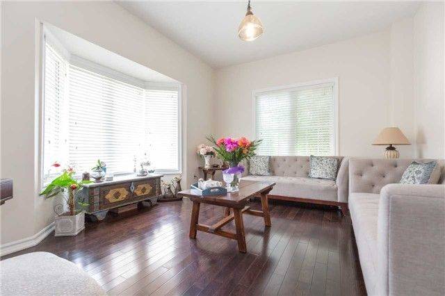 Milton, ON L9T 6T2,1074 Mccuaig DR