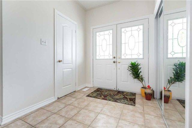 Milton, ON L9T 6T2,1074 Mccuaig DR