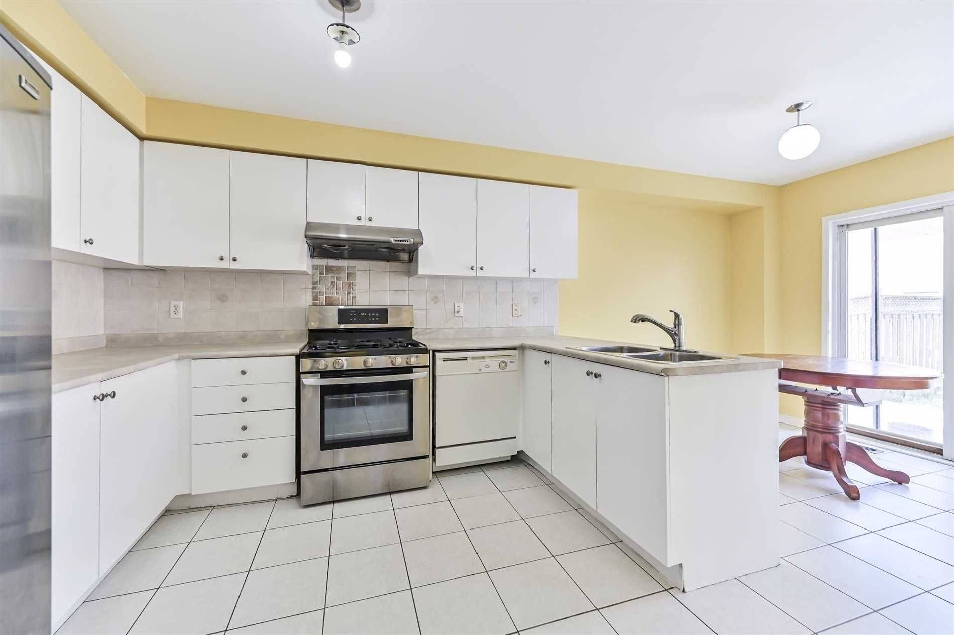 Brampton, ON L7A 3H3,36 Schooner DR #Upper