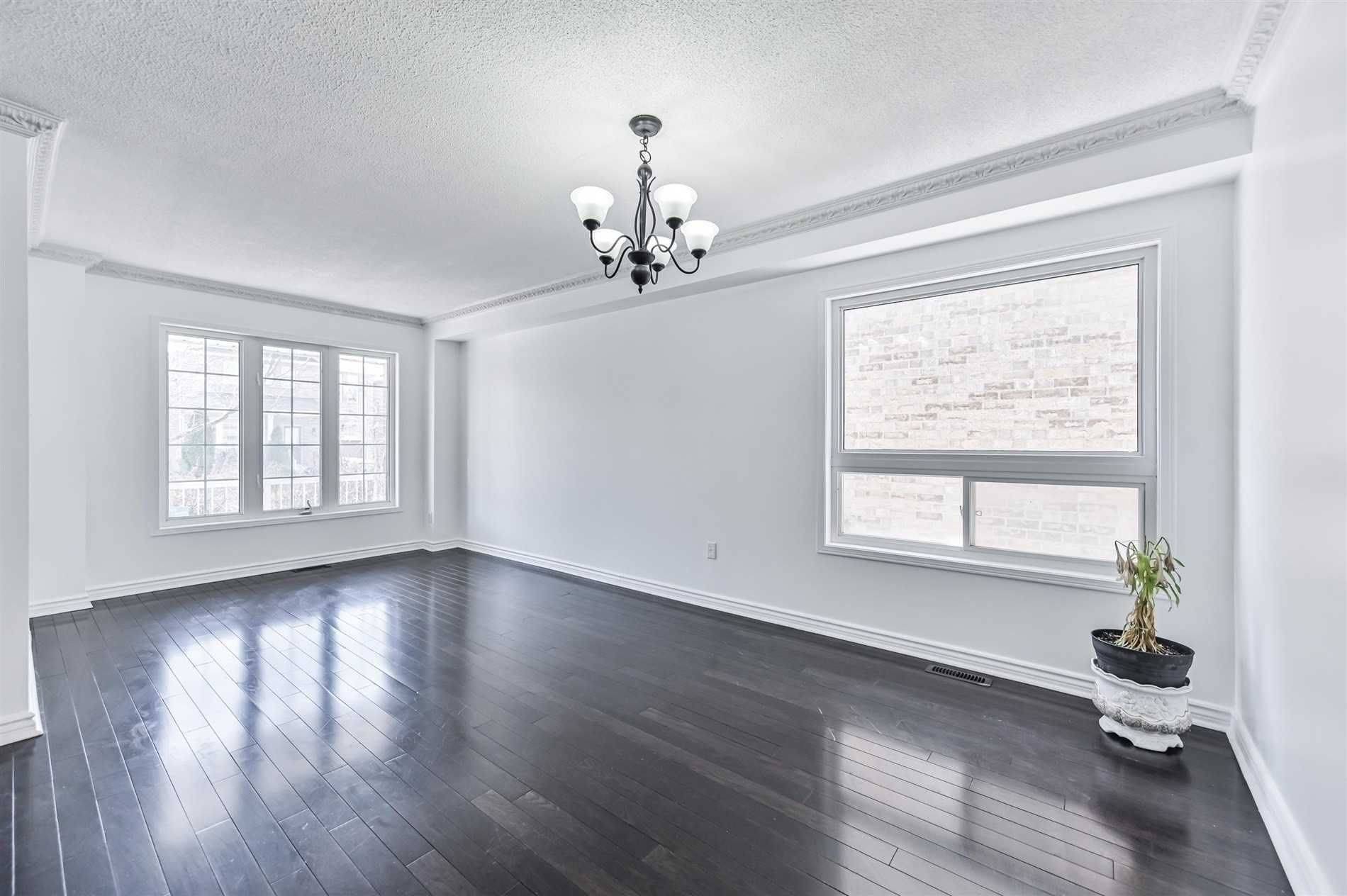 Brampton, ON L7A 3H3,36 Schooner DR #Upper