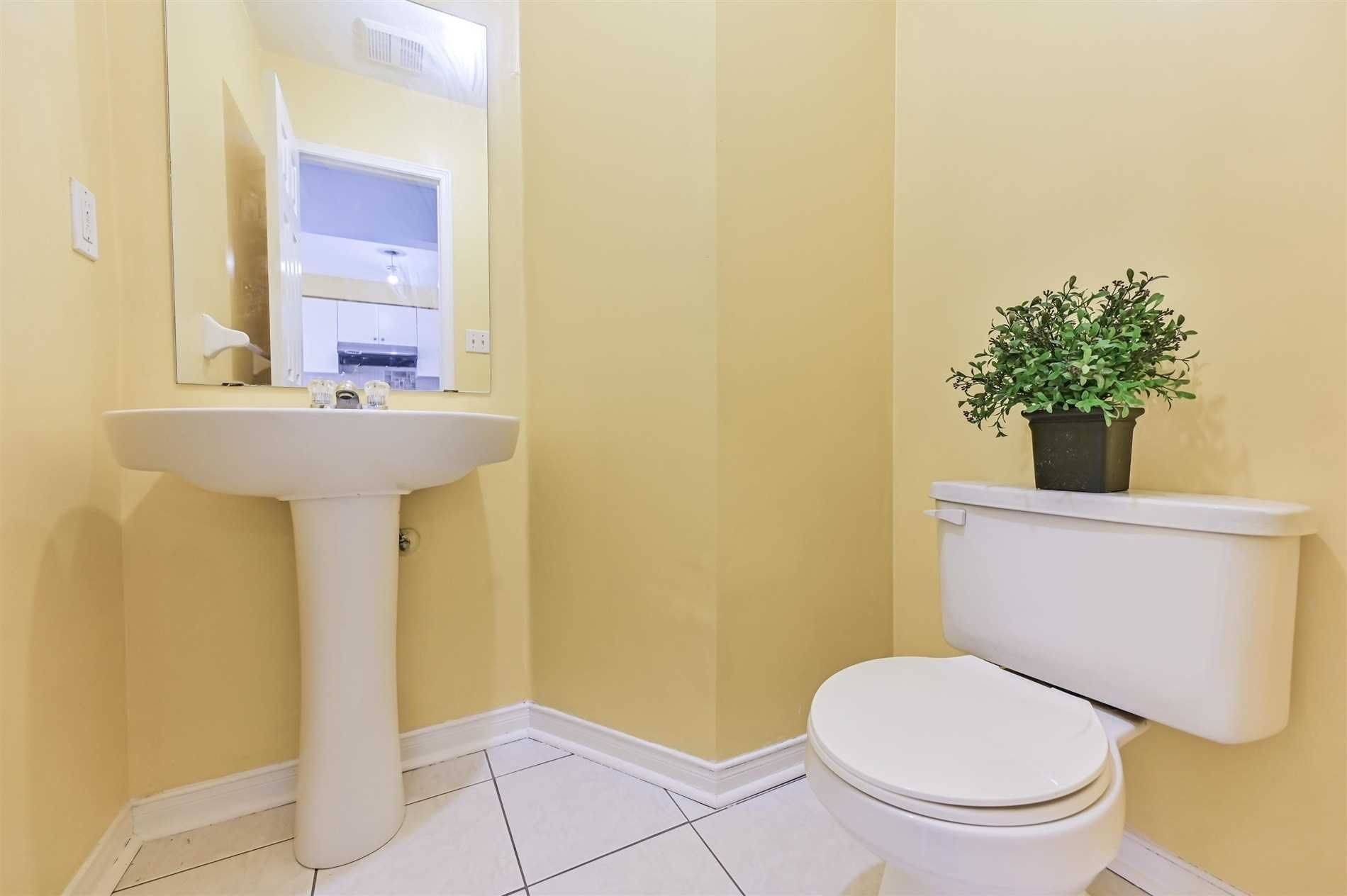 Brampton, ON L7A 3H3,36 Schooner DR #Upper