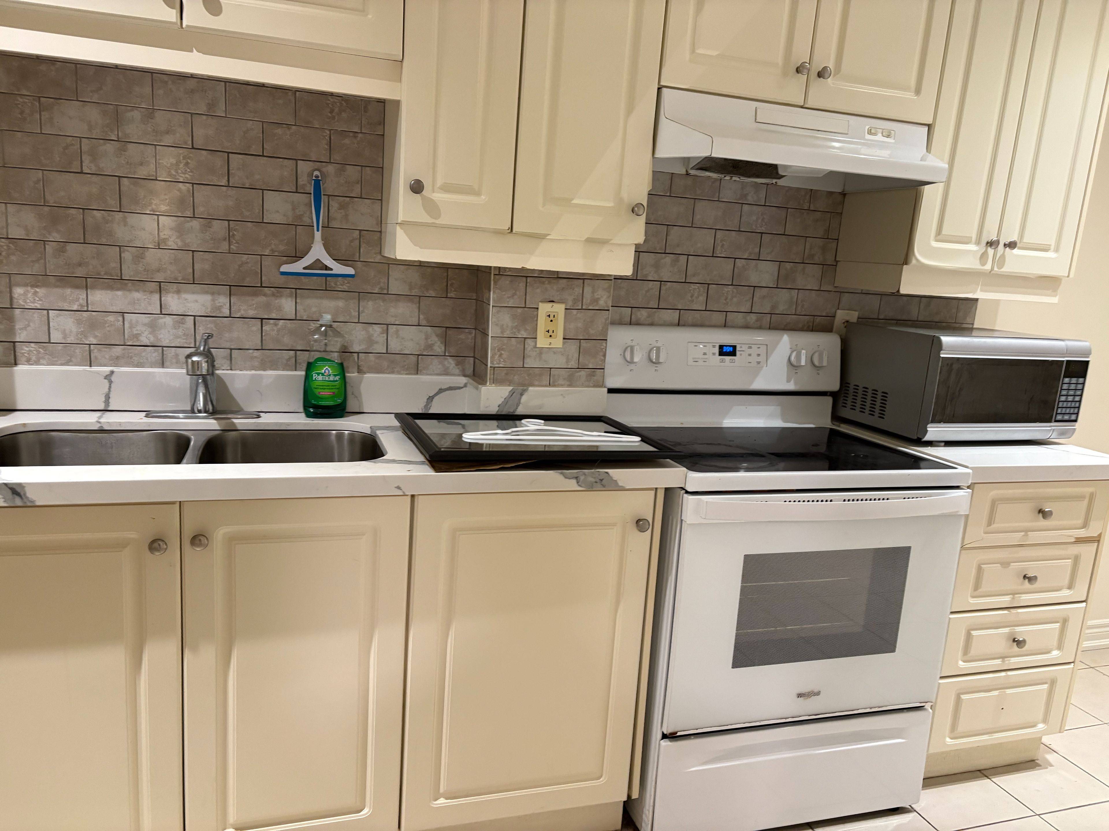 Toronto W02, ON M6H 4C2,1269 Dufferin ST #Lower