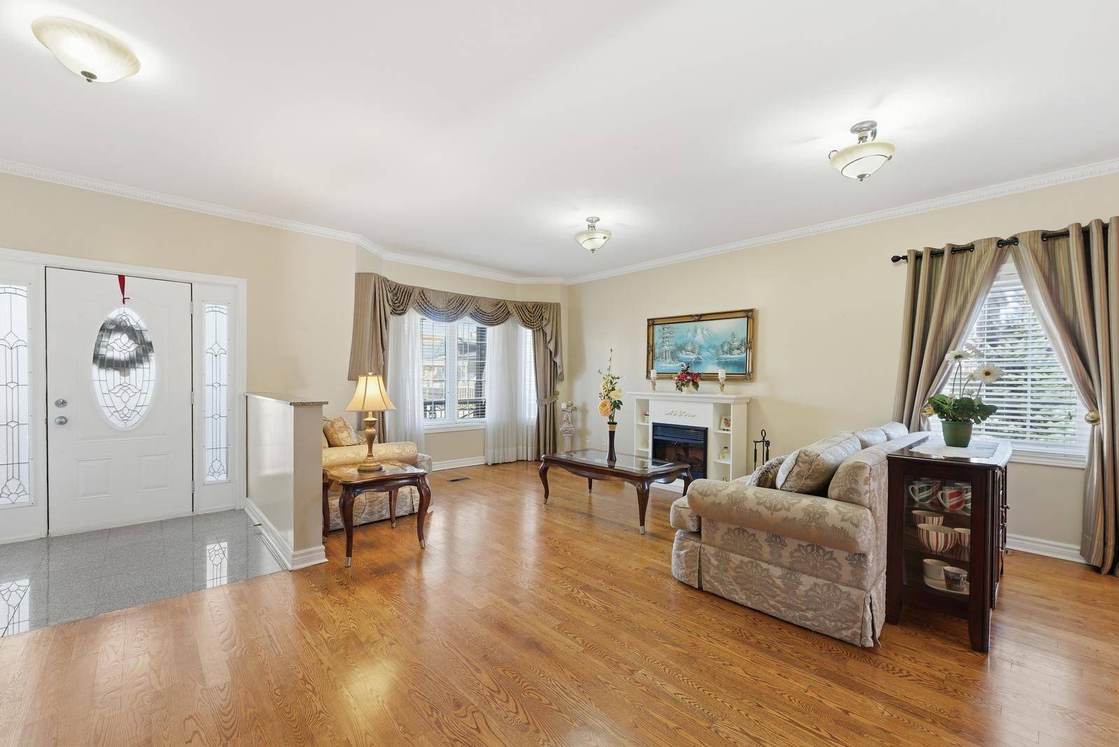 Toronto W03, ON M6M 1H8,229 Dunraven DR