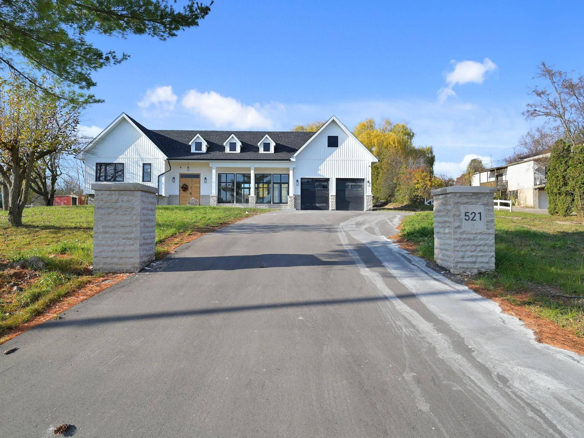 Burlington, ON L7P 4Y6,521 Old York RD