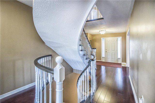 Oakville, ON L6J 6Z2,2667 Wynten WAY