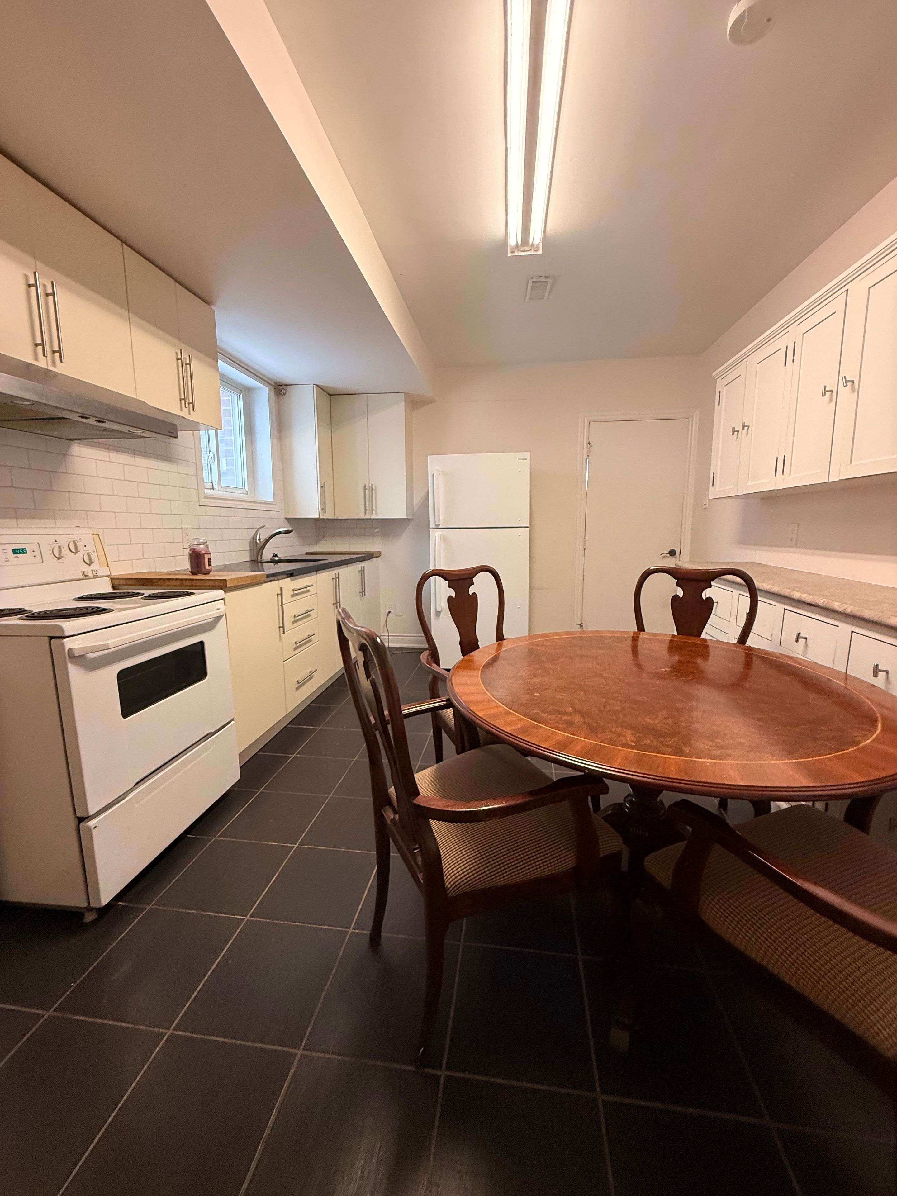 Brampton, ON L6V 3P4,54 Buckland WAY #lower