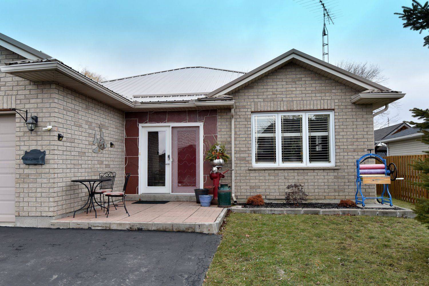 Haldimand, ON N0A 1J0,34 Davis ST