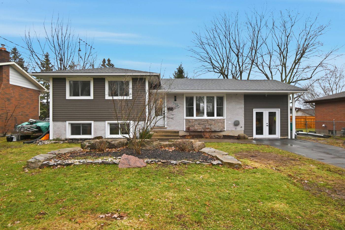 Fort Erie, ON L2A 5B6,798 Parkdale AVE