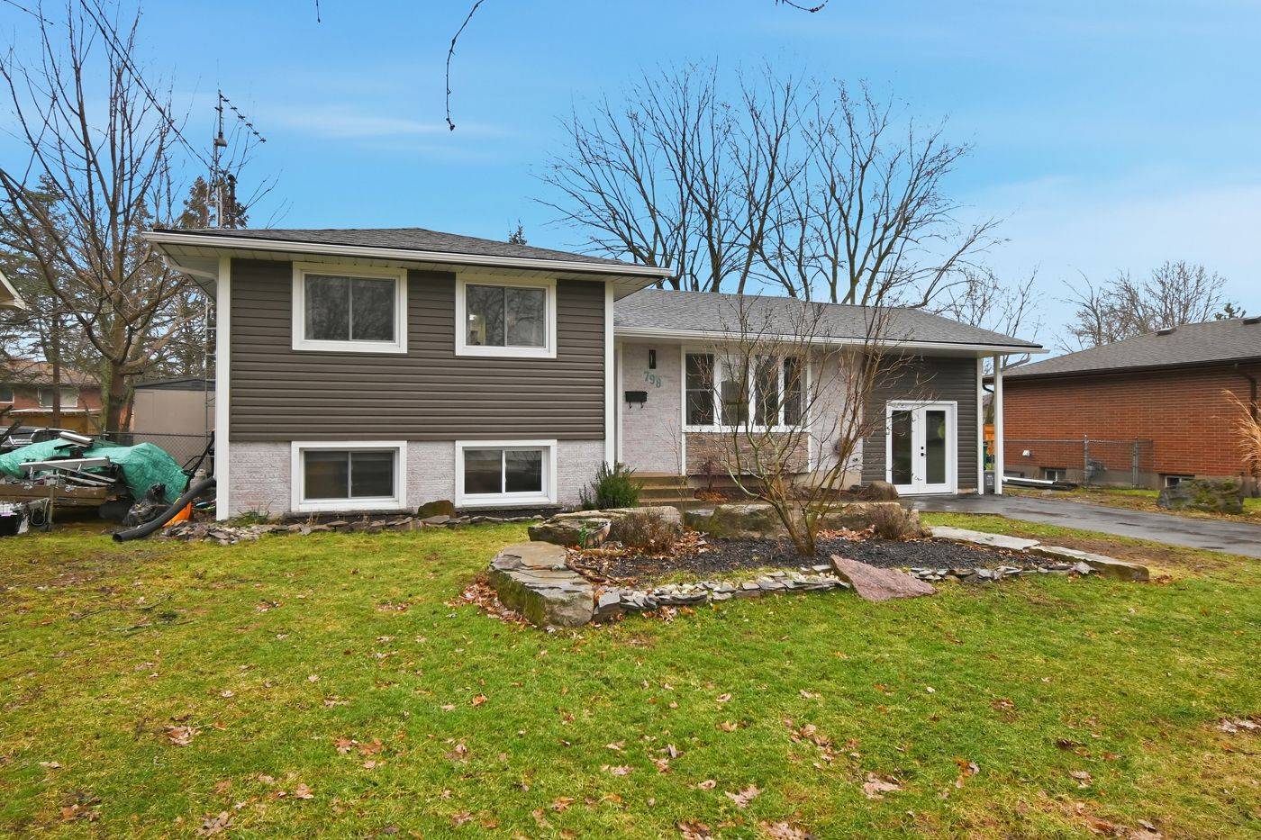 Fort Erie, ON L2A 5B6,798 Parkdale AVE