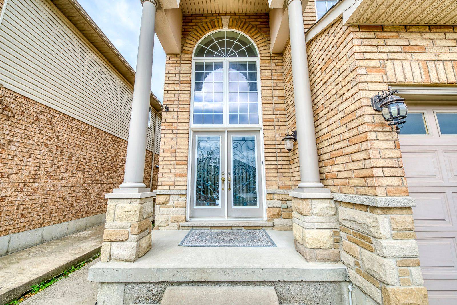 Hamilton, ON L8W 0A5,38 Assisi ST