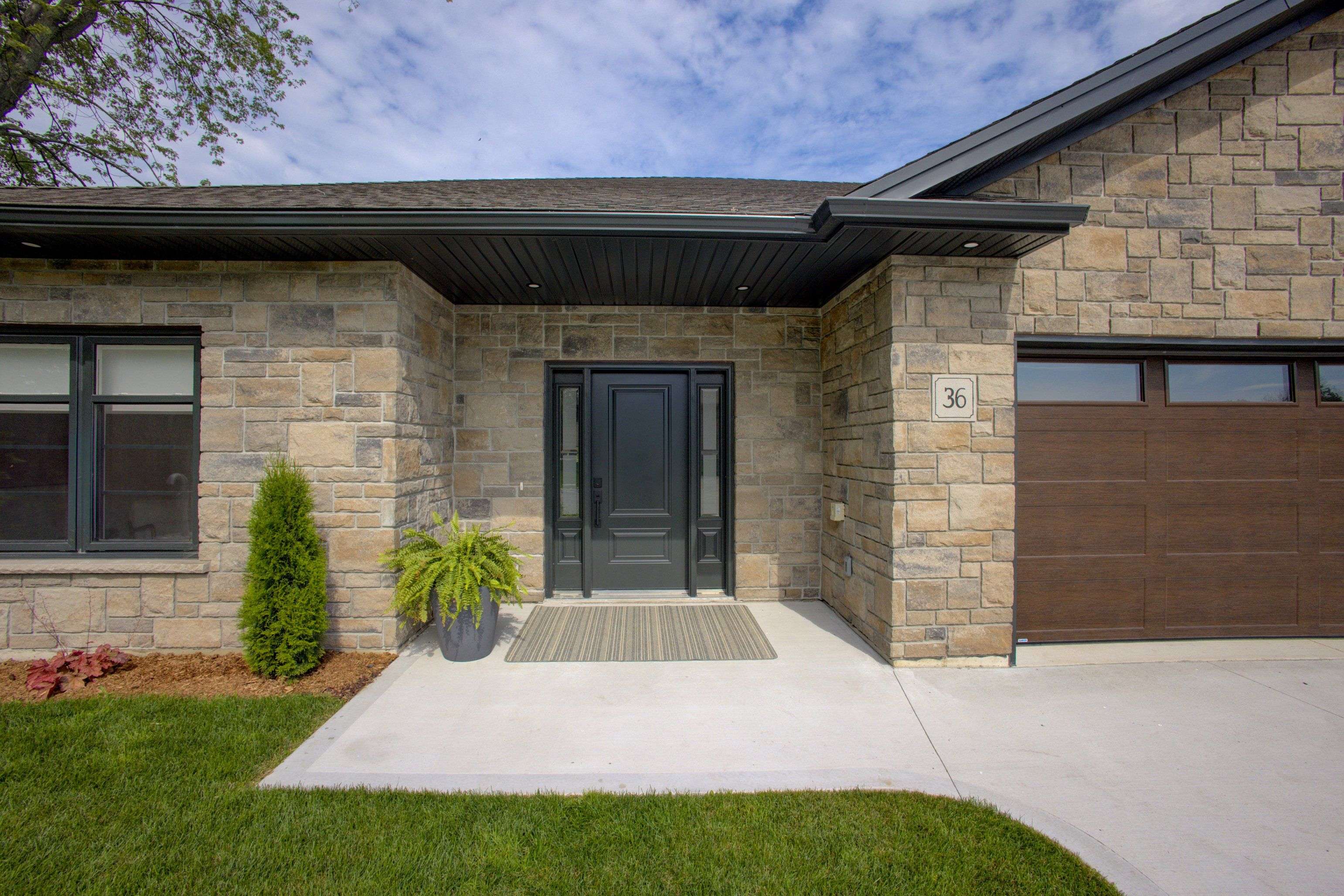 Kincardine, ON N2Z 1G4,1182 Queen ST #26