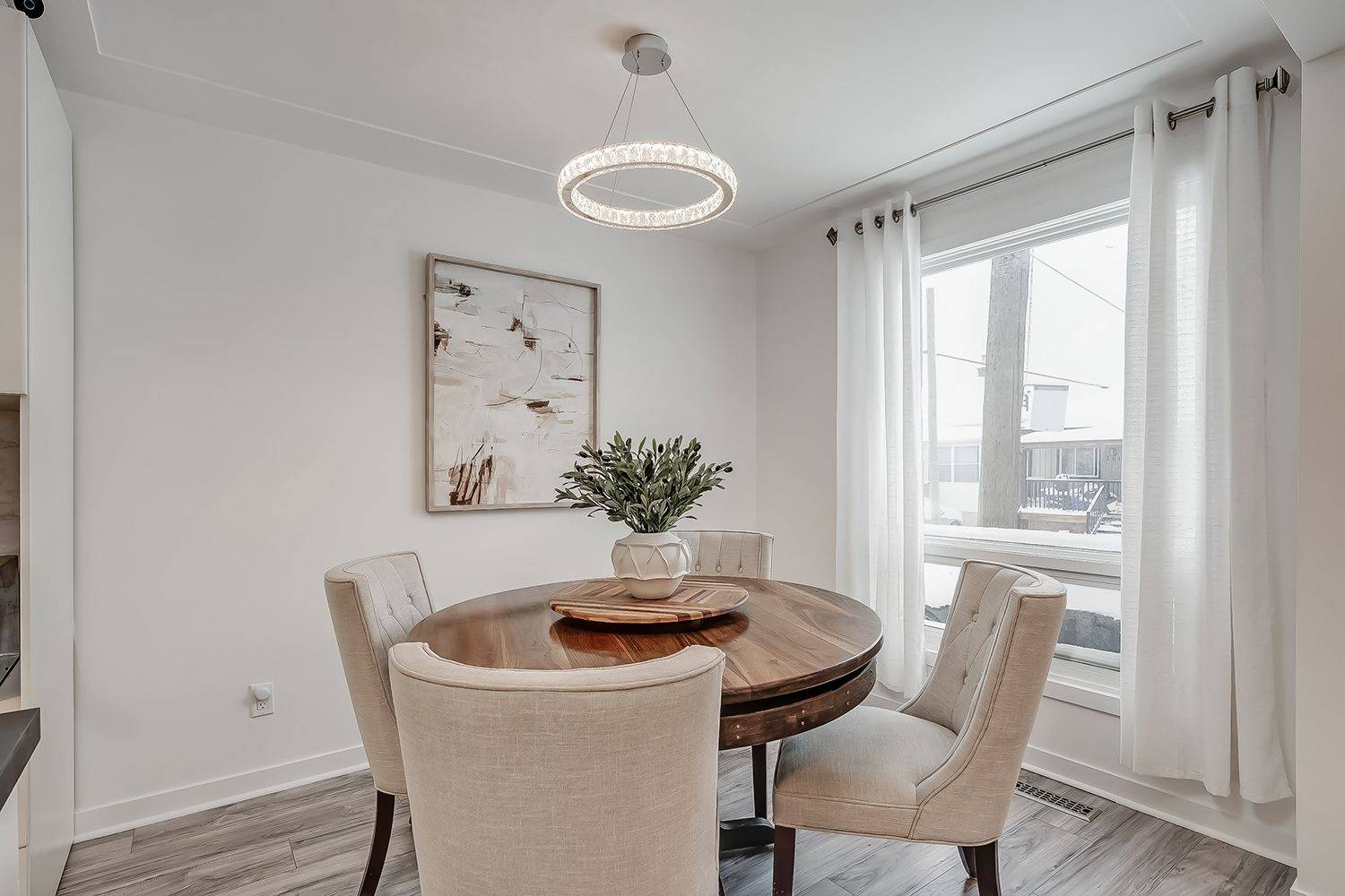 Hamilton, ON L8H 4C1,173 London ST N