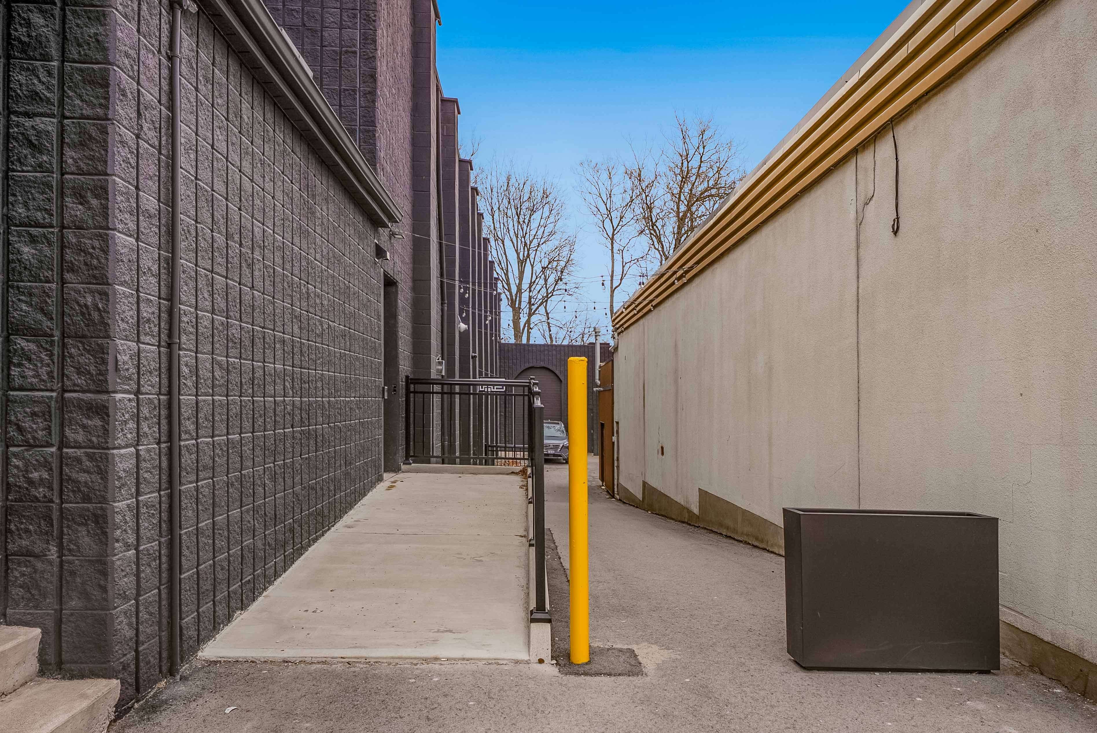 Niagara Falls, ON L2G 1V7,6853- 6871 Lundys LN