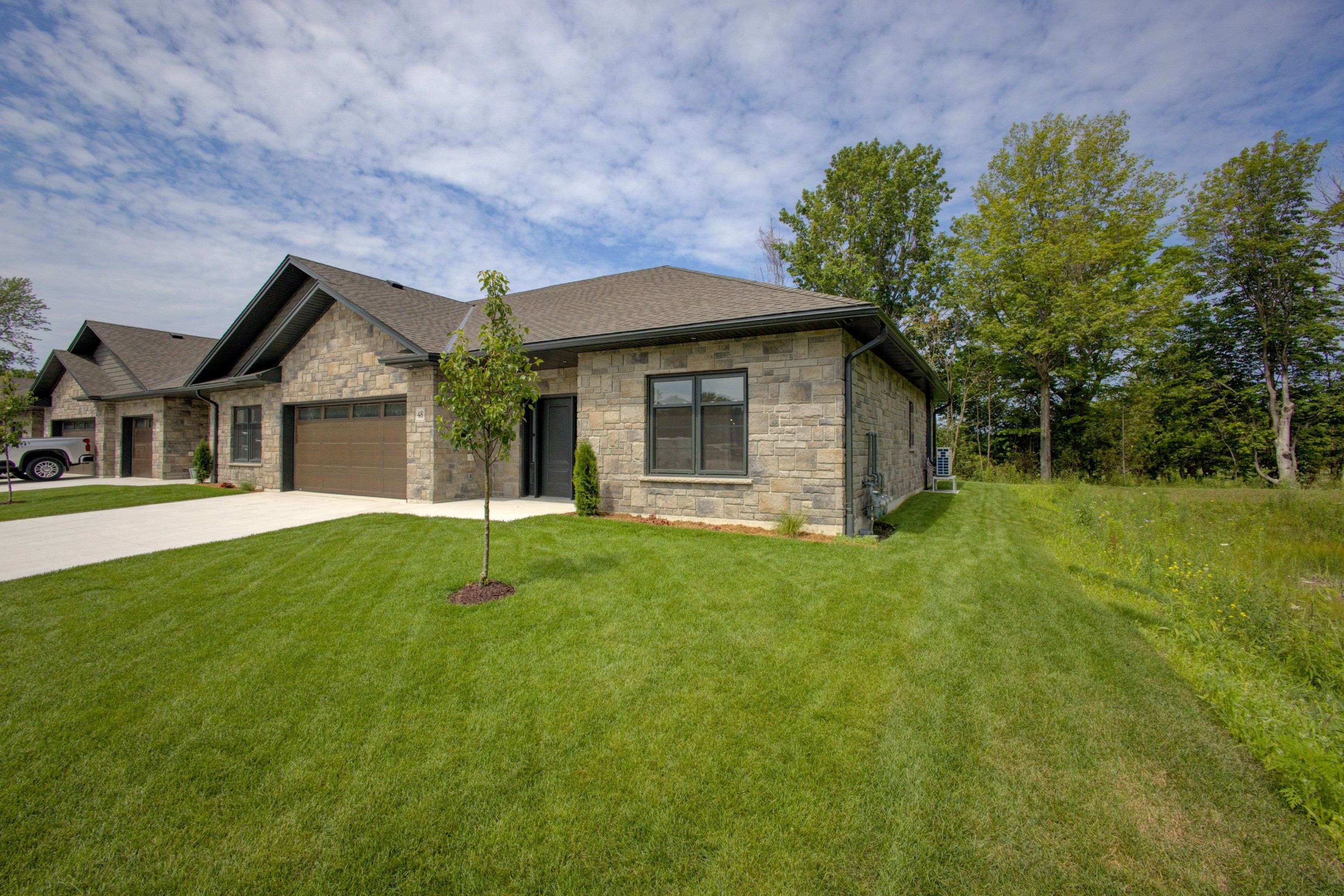 Kincardine, ON N2Z 1G4,1182 Queen ST #66