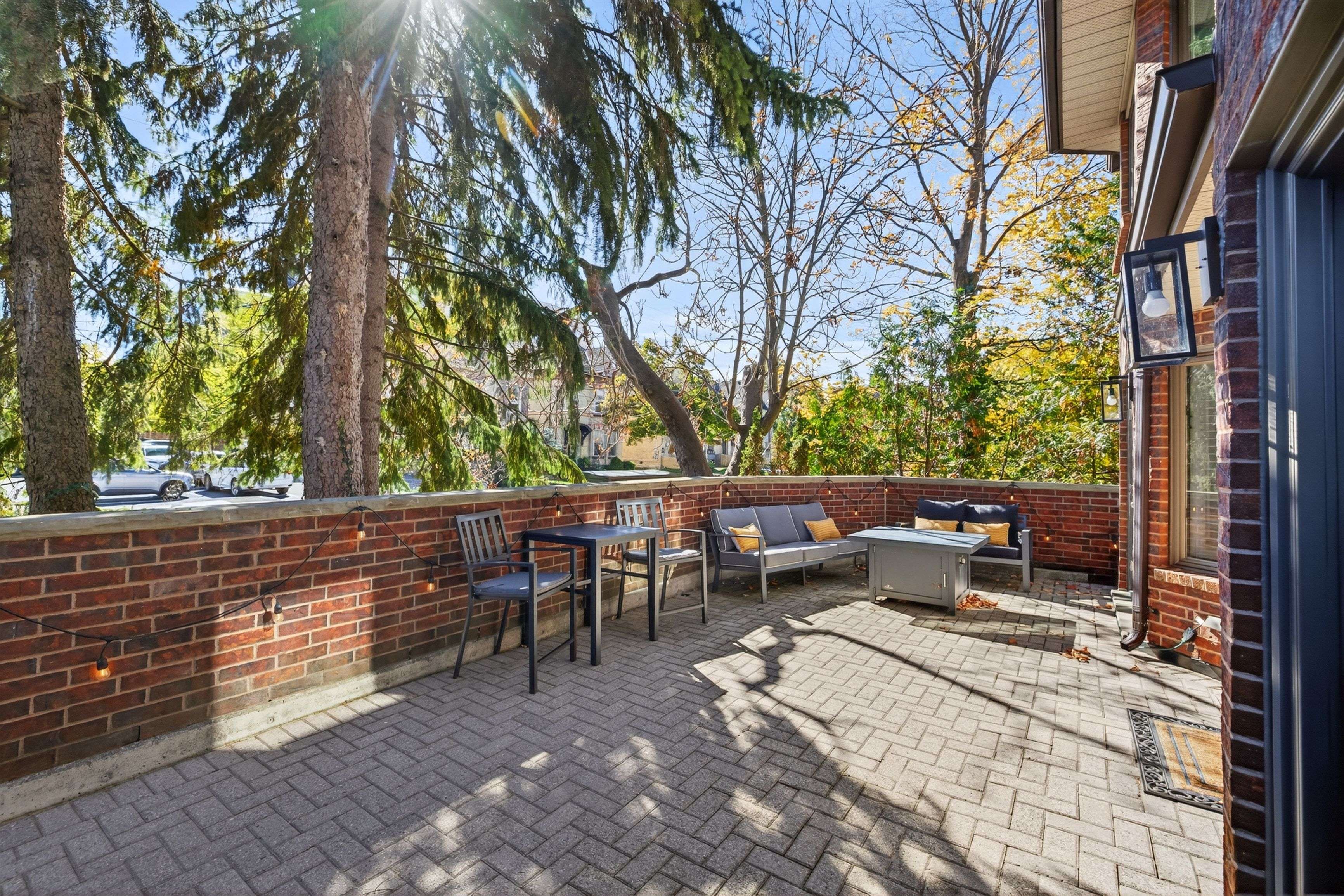 London East, ON N6A 1M1,152 Albert ST #2