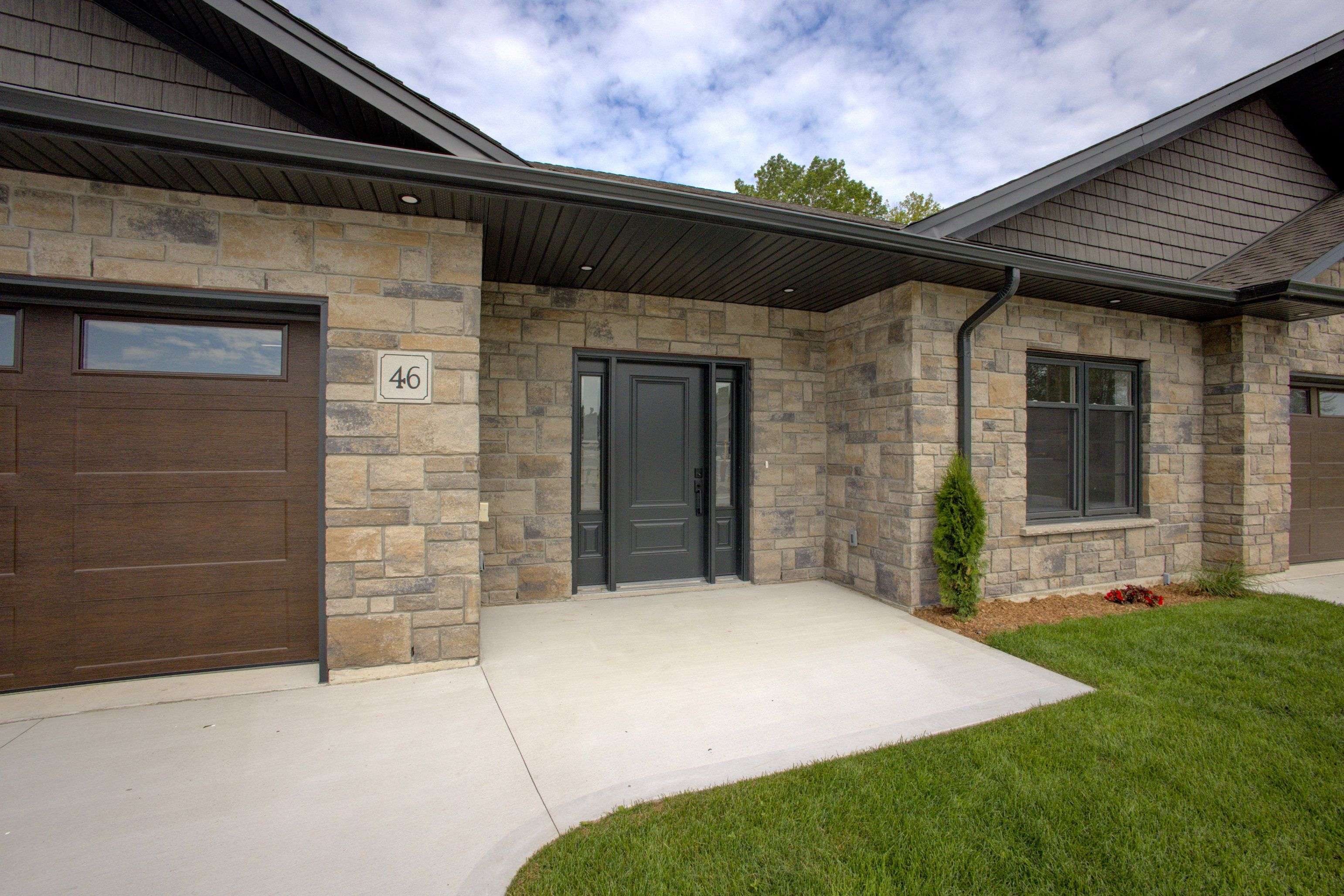 Kincardine, ON N2Z 1G4,1182 Queen ST #52