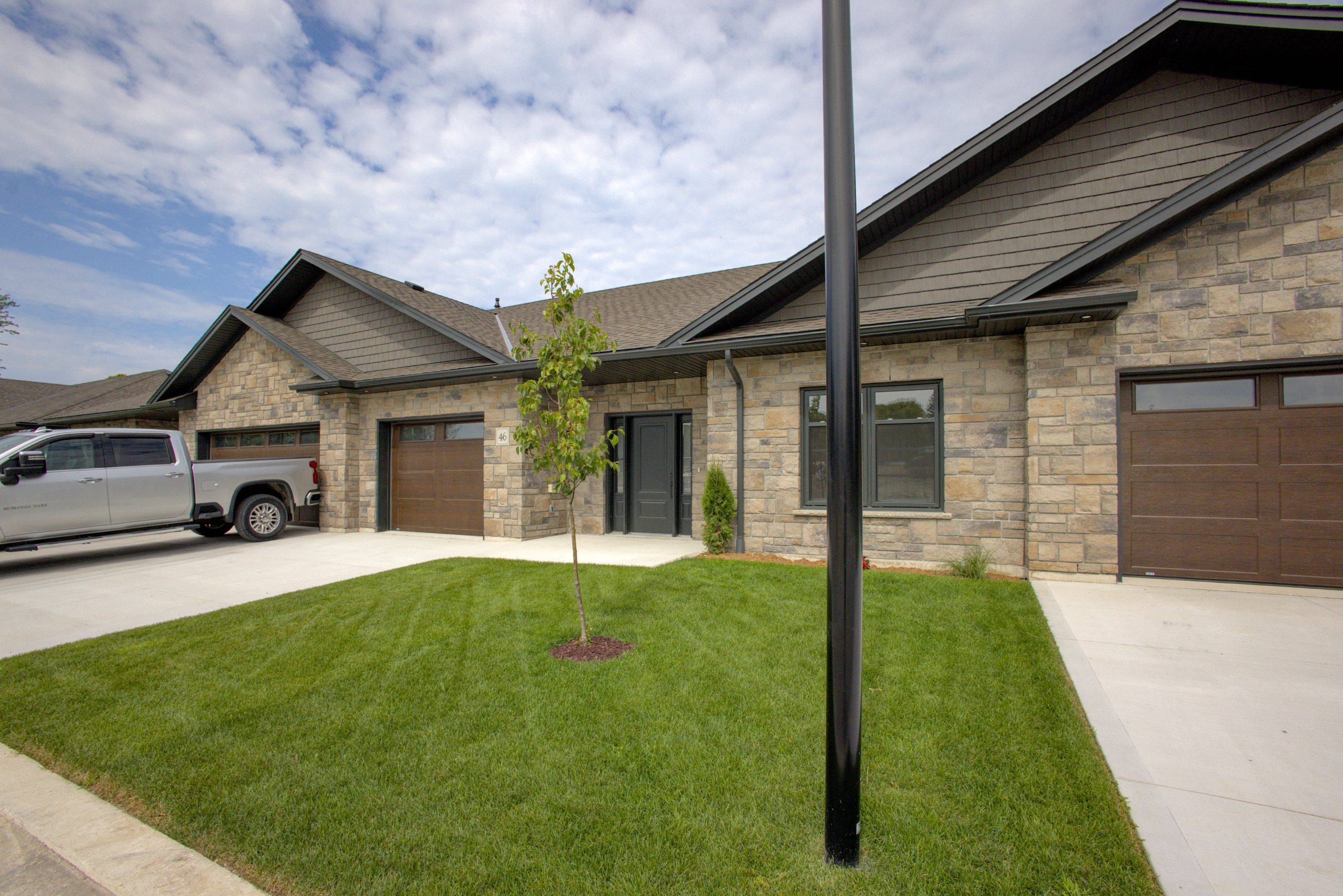 Kincardine, ON N2Z 1G4,1182 Queen ST #54