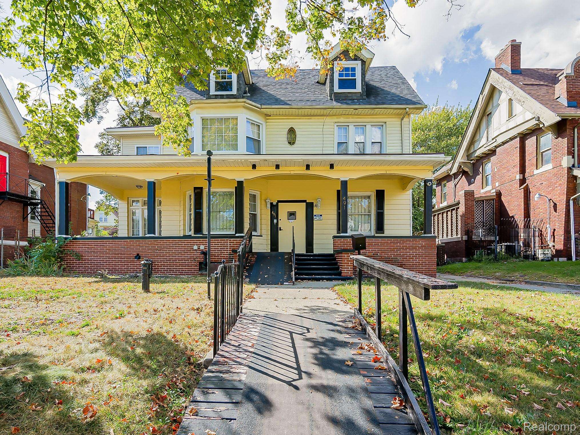 Detroit, MI 48207,491 E GRAND BLVD