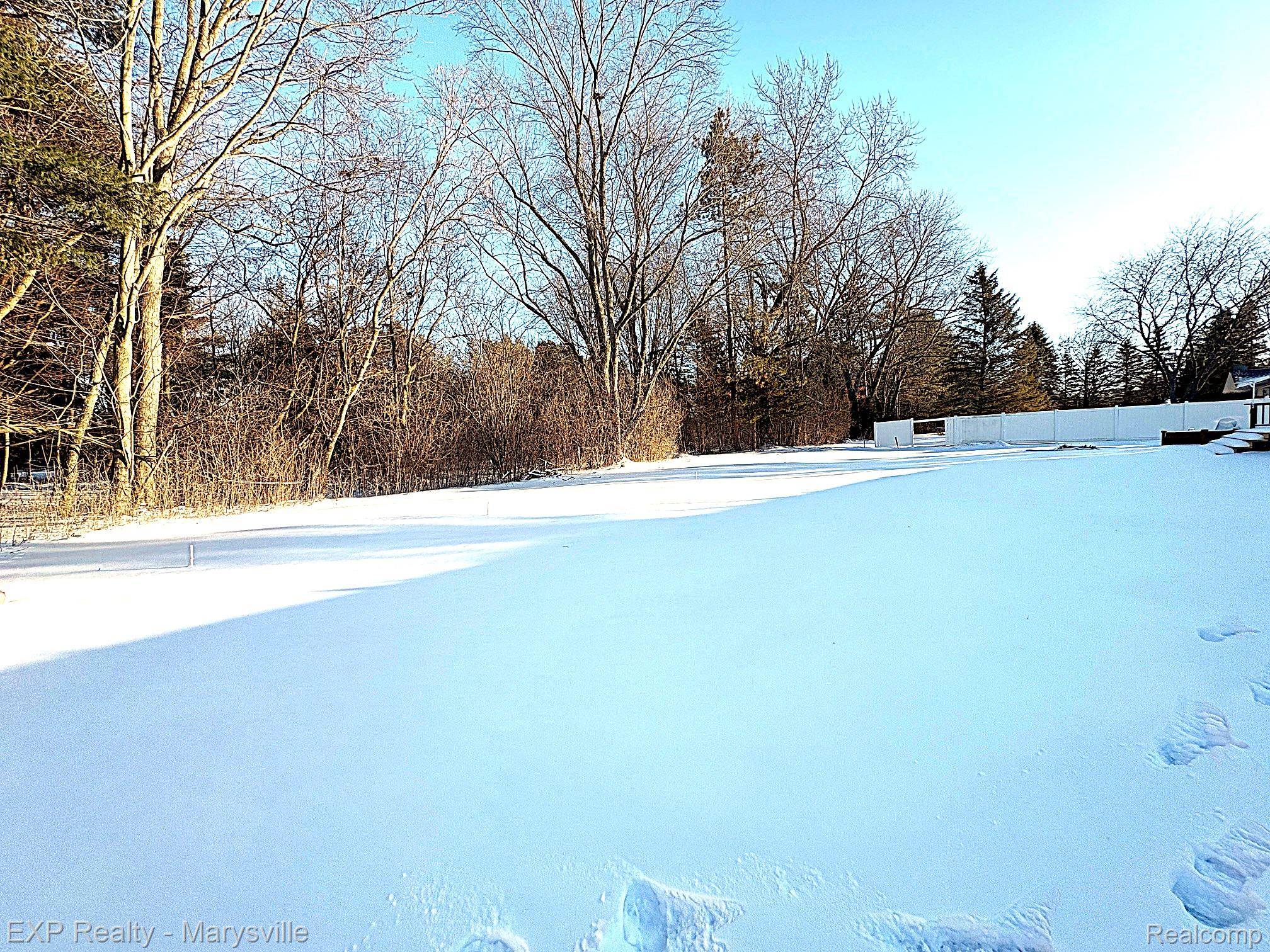 Yale, MI 48097,100 Hickory LN