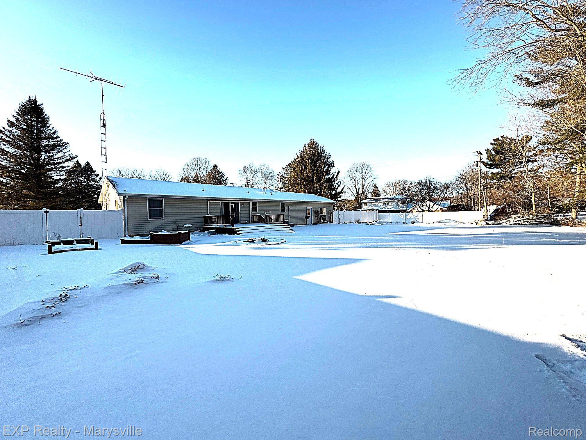 Yale, MI 48097,100 Hickory LN