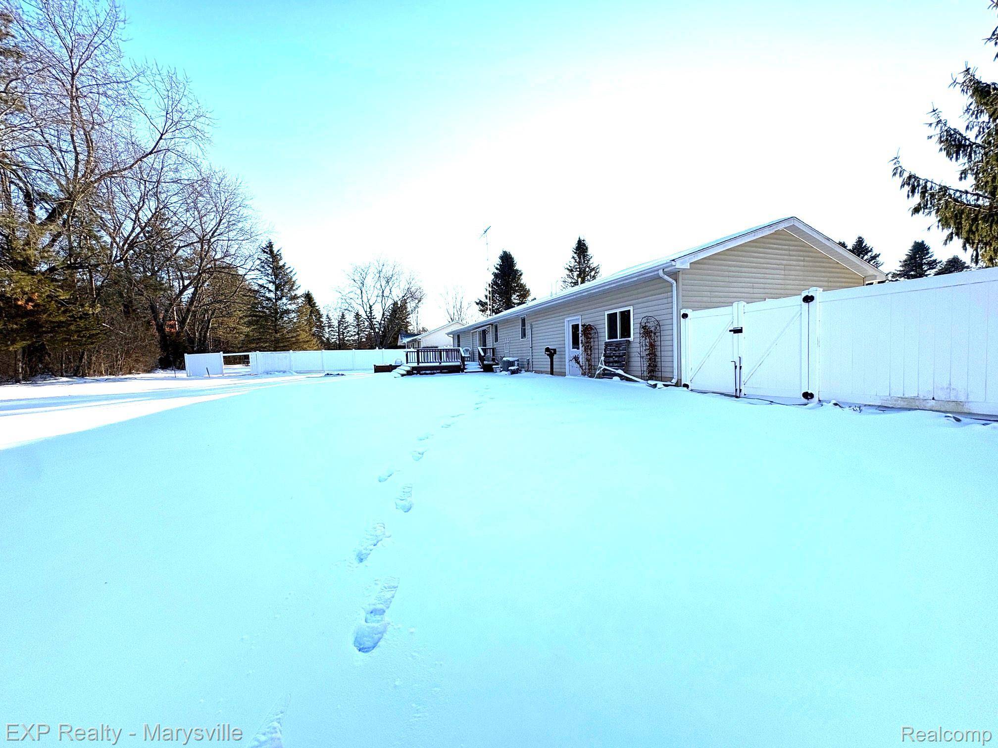 Yale, MI 48097,100 Hickory LN