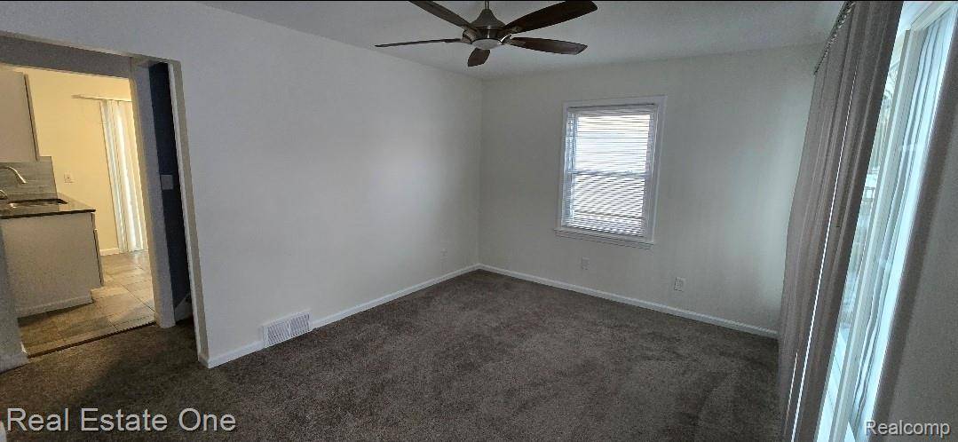 Redford, MI 48240,18433 Fox