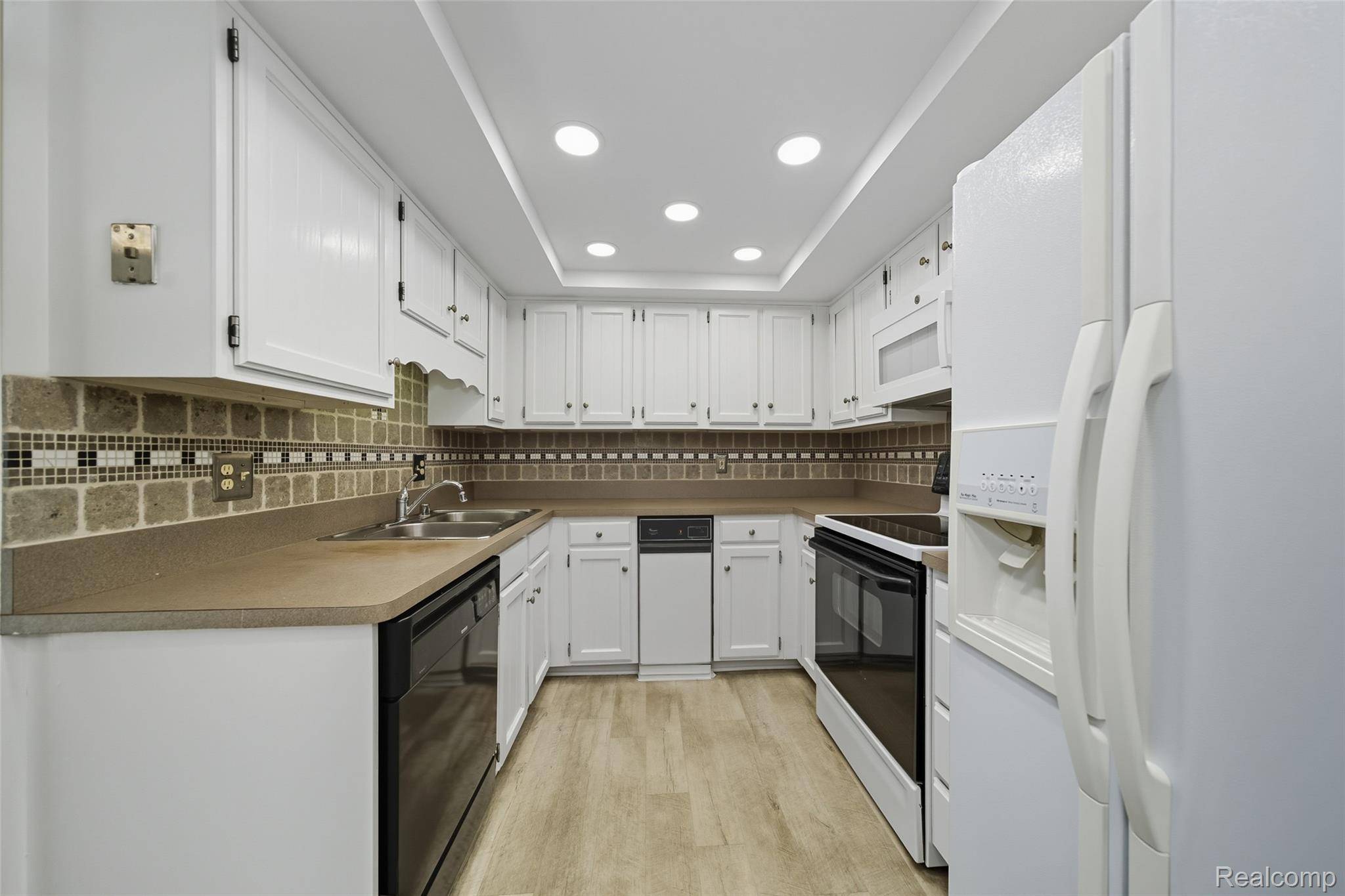 Beverly Hills, MI 48025,19710 W 13 Mile RD #108