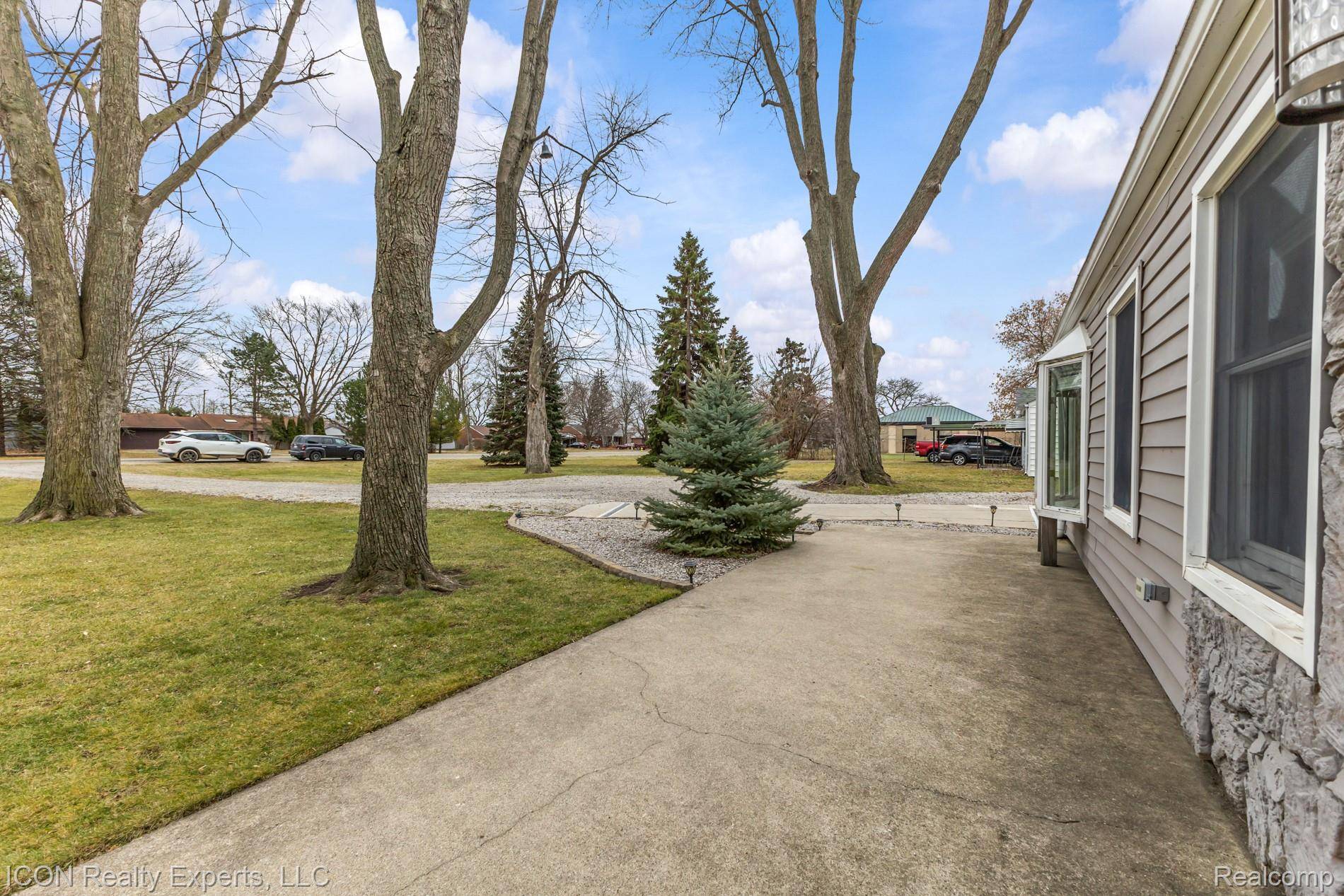 Clinton Township, MI 48036,38595 Hilldale ST