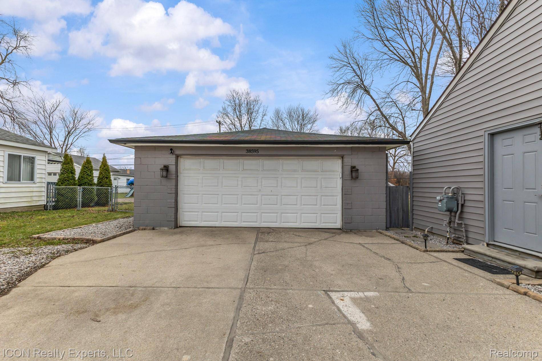 Clinton Township, MI 48036,38595 Hilldale ST