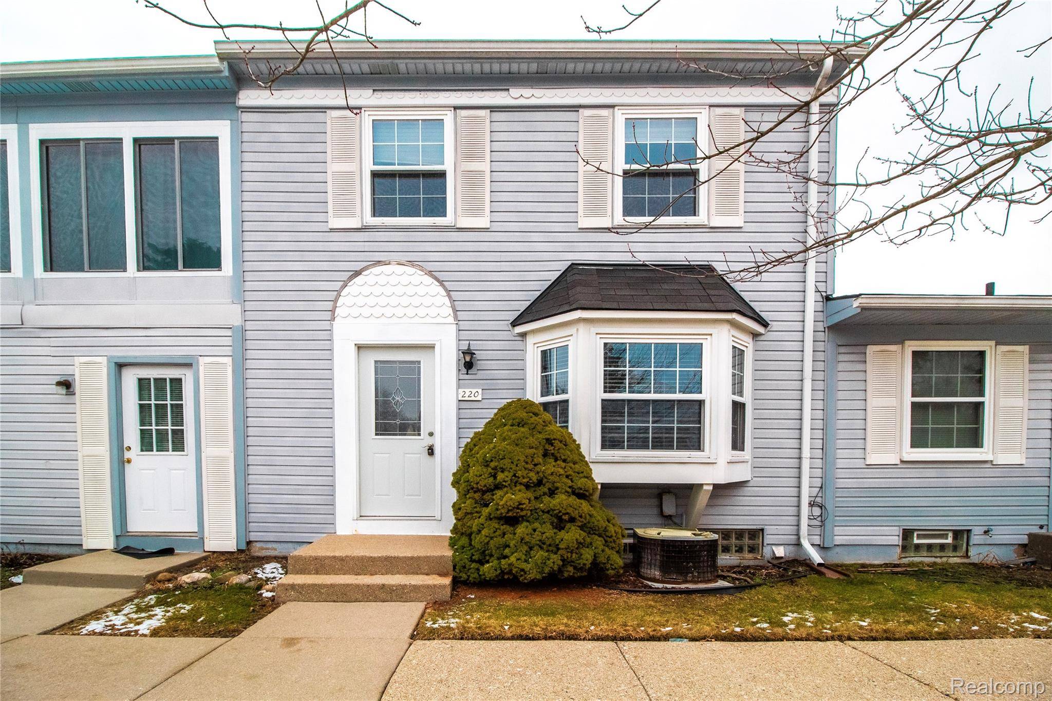 Walled Lake, MI 48390,220 Aqueduct DR #80