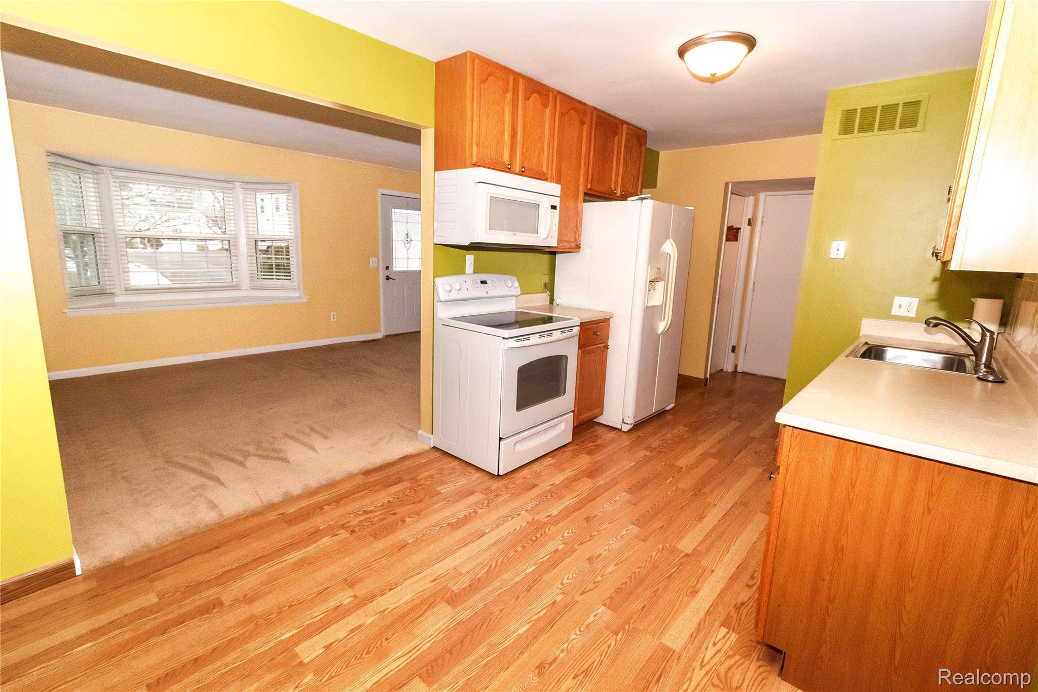 Walled Lake, MI 48390,220 Aqueduct DR #80