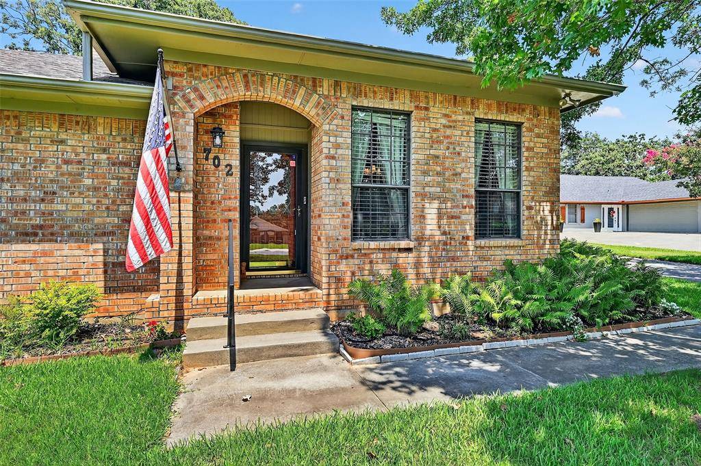 Lake Kiowa, TX 76240,702 Kiowa Drive W