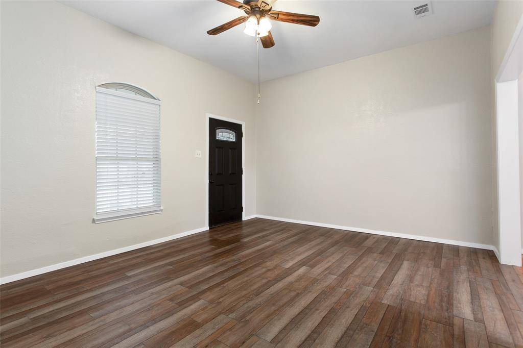 Dallas, TX 75214,111 1/2 S Henderson Avenue