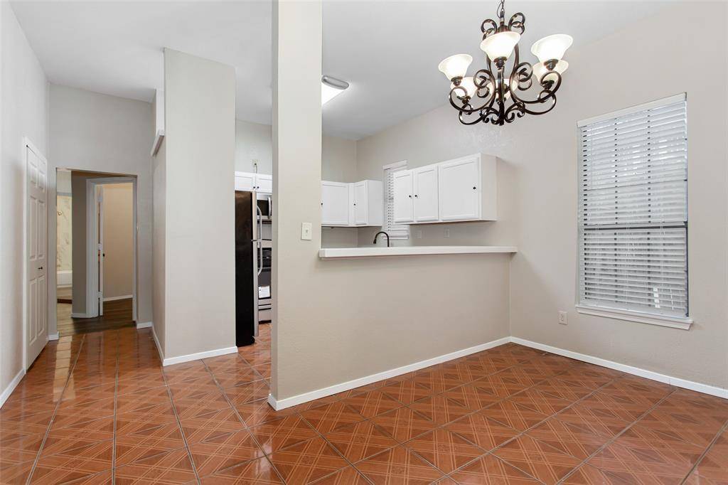 Dallas, TX 75214,111 1/2 S Henderson Avenue