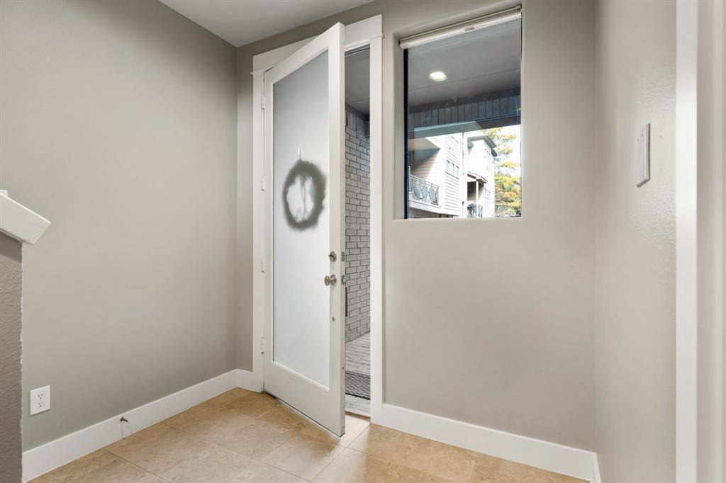 Dallas, TX 75219,4023 Rawlins Street #105