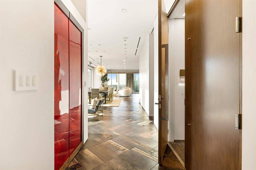 Dallas, TX 75201,1717 Arts Plaza #2002