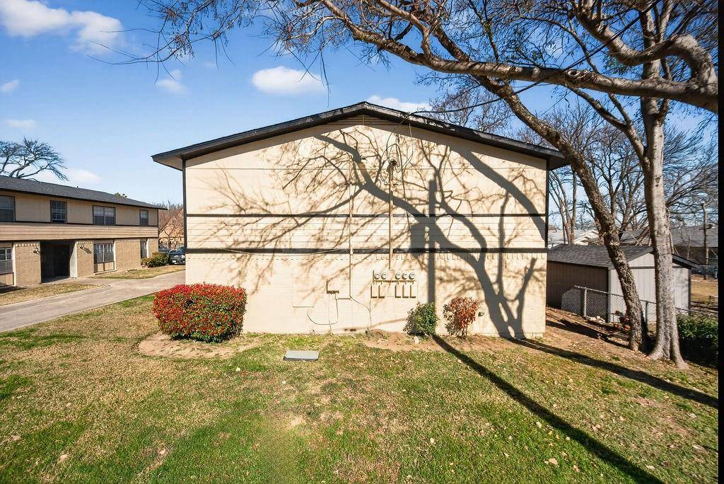 Grapevine, TX 76051,717 E Texas Street