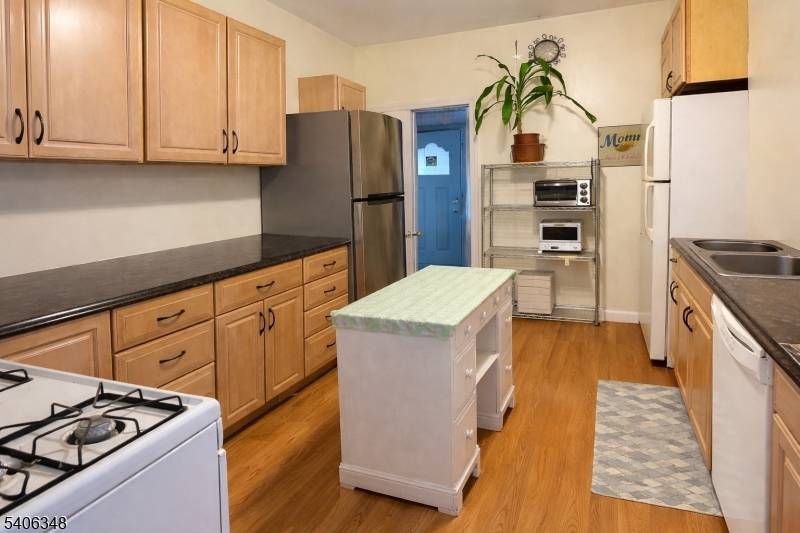 Nutley Twp., NJ 07110,27 Passaic Ave