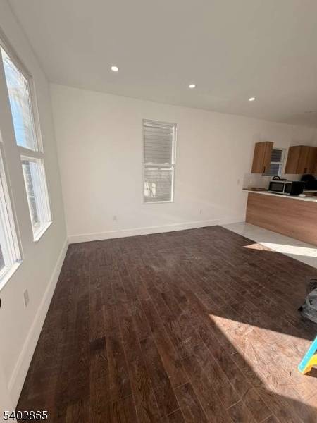 Newark City, NJ 07106,69 Brookdale Ave #2L